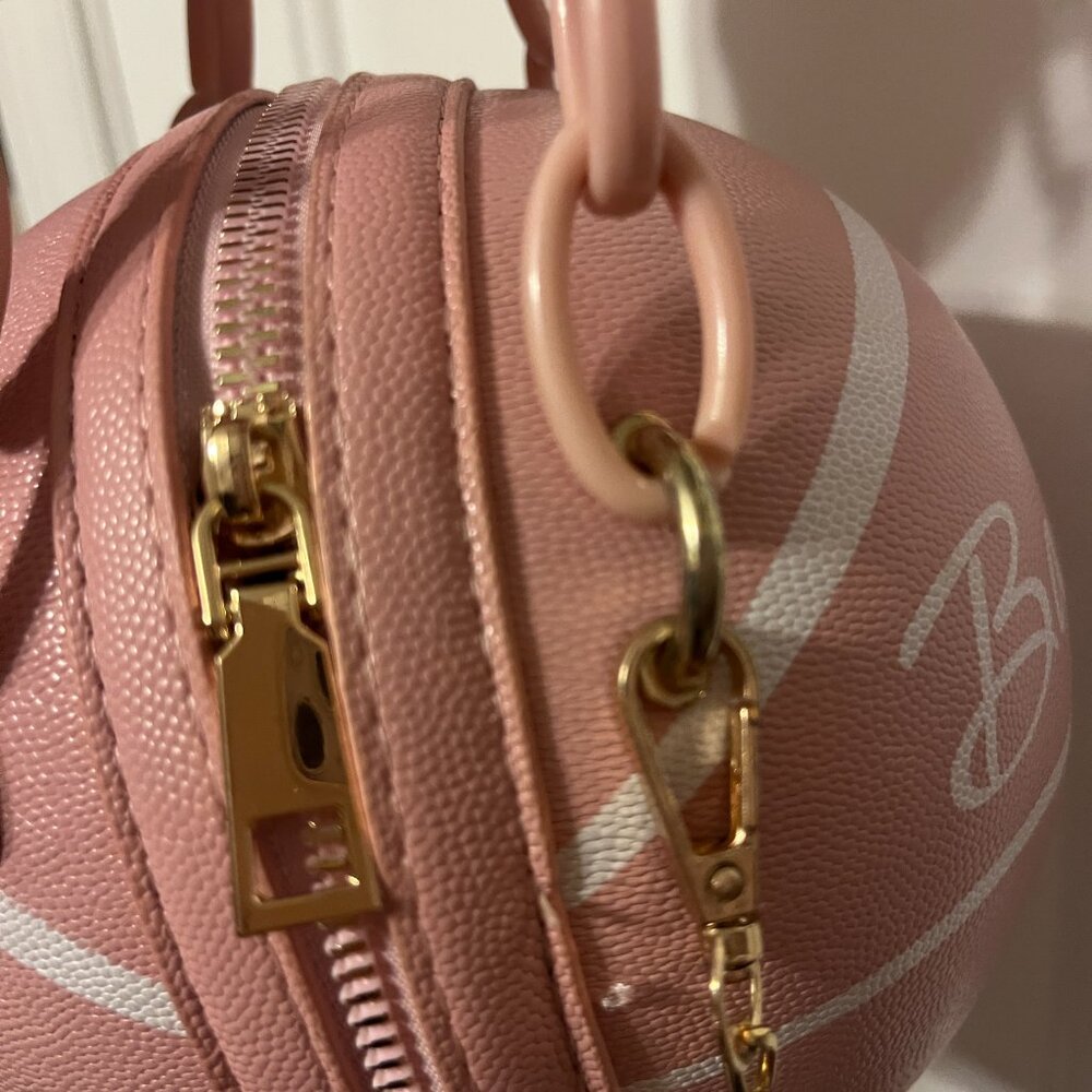 Adorable pink round basketball purse - Picture 4 of 10